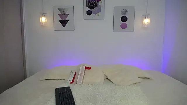 roxxi33 online show from November 8, 2025, 9:57 pm