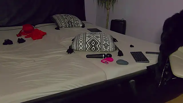 Snapshot of LustfulSin_ chatting on November 3, 2025, 7:26 pm LustfulSin online show from November 3, 2025, 7:26 pm