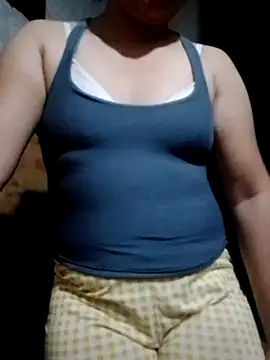 Snapshot of sweet_bella16 chatting on October 8, 2025, 3:53 pm sweet bella16 online show from October 8, 2025, 3:53 pm