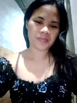 Snapshot of sweet_bella16 chatting on October 17, 2025, 11:35 am sweet bella16 online show from October 17, 2025, 11:35 am