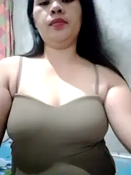 Snapshot of sweet_bella16 chatting on October 26, 2025, 12:49 am sweet bella16 online show from October 26, 2025, 12:49 am