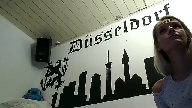 Snapshot of Dark666Sunshine chatting on November 16, 2025, 4:23 pm Dark666Sunshine online show from November 16, 2025, 4:23 pm