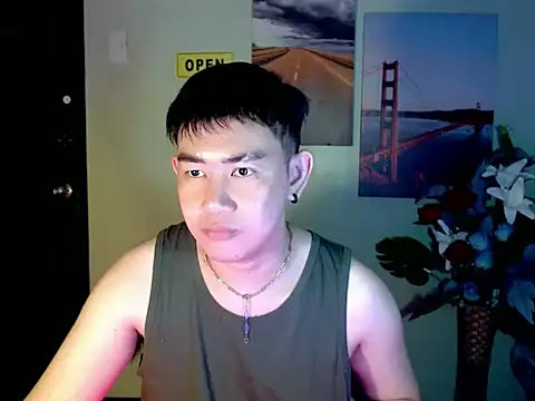 Snapshot of NaughtyGlow97 chatting on October 5, 2025, 4:33 am NaughtyGlow97 online show from October 5, 2025, 4:33 am