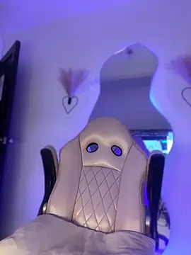 Mia royal online show from April 18, 2026, 6:56 pm