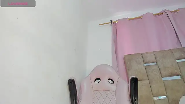 Mia royal online show from April 28, 2026, 4:12 pm