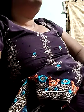 Snapshot of Mmm143 chatting on March 9, 2026, 10:36 pm Mmm143 online show from March 9, 2026, 10:36 pm