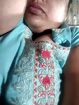 Snapshot of Mmm143 chatting on March 18, 2026, 4:43 pm Mmm143 online show from March 18, 2026, 4:43 pm