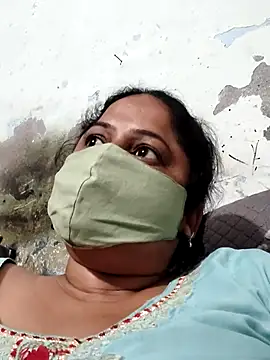 Snapshot of Mmm143 chatting on March 26, 2026, 12:33 pm Mmm143 online show from March 26, 2026, 12:33 pm