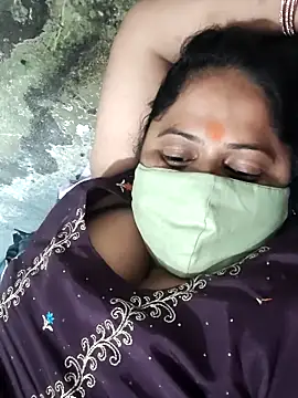 Snapshot of Mmm143 chatting on April 14, 2026, 8:20 am Mmm143 online show from April 14, 2026, 8:20 am