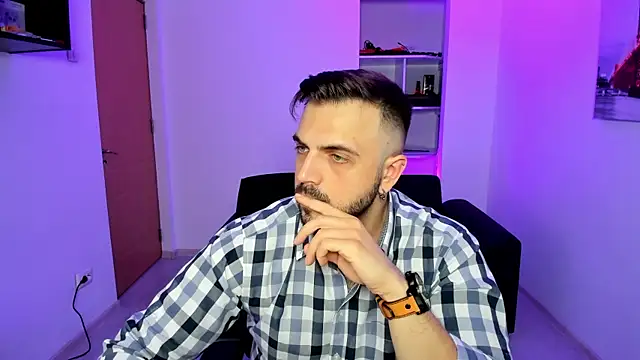 Jace Thorne online show from November 17, 2025, 6:46 pm