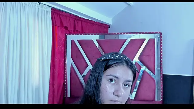 Luna021 1 online show from October 4, 2025, 7:45 pm