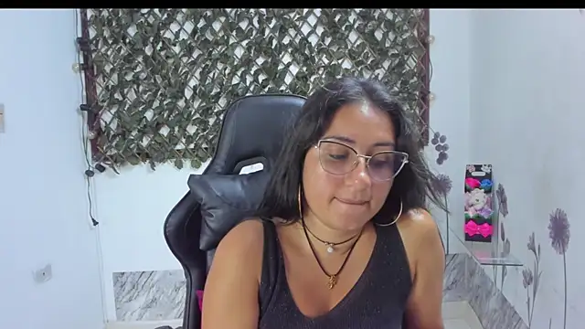 Luna021 1 online show from November 7, 2025, 7:47 pm