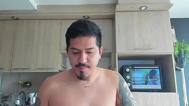 Arnolwilliams online show from October 26, 2025, 8:59 pm