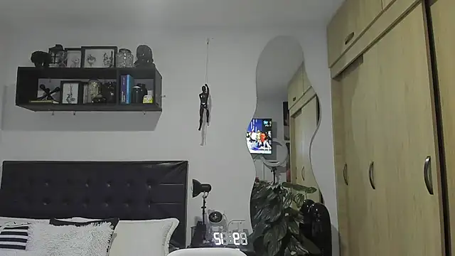 Arnolwilliams online show from November 1, 2025, 2:13 am