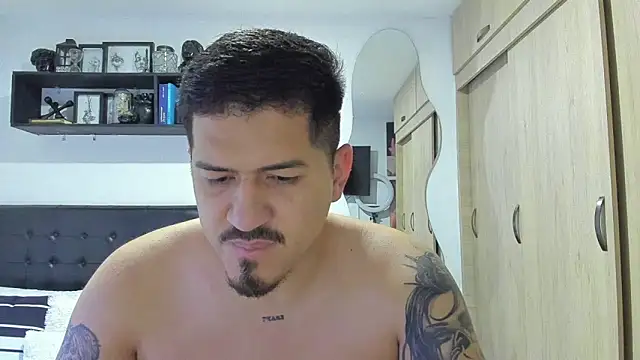 Arnolwilliams online show from November 8, 2025, 2:34 am