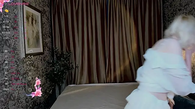 AlettaEve online show from October 10, 2025, 1:21 pm