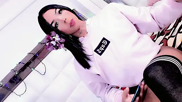 leah fernanda online show from September 22, 2025, 6:15 am
