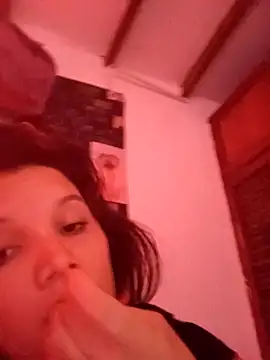 Snapshot of EMILEYA_31 chatting on September 26, 2025, 8:35 pm EMILEYA 31 online show from September 26, 2025, 8:35 pm