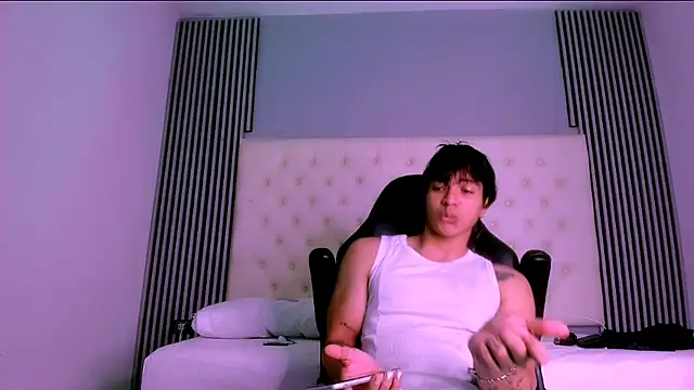 Snapshot of toji_luxxer chatting on November 13, 2025, 2:54 am toji luxxer online show from November 13, 2025, 2:54 am