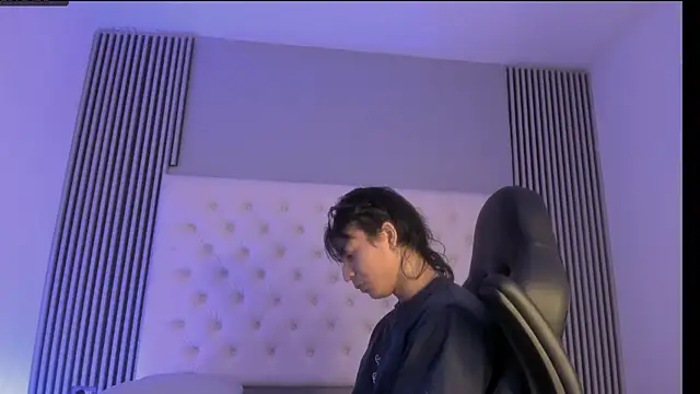 Snapshot of toji_luxxer chatting on November 24, 2025, 2:44 am toji luxxer online show from November 24, 2025, 2:44 am