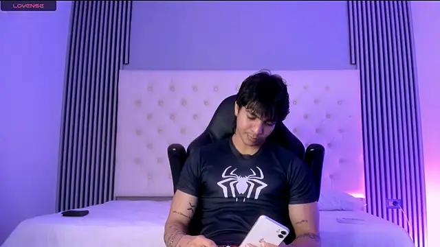 Snapshot of toji_luxxer chatting on December 1, 2025, 3:11 am toji luxxer online show from December 1, 2025, 3:11 am