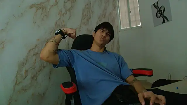 Snapshot of toji_luxxer chatting on December 13, 2025, 8:04 pm toji luxxer online show from December 13, 2025, 8:04 pm