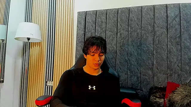 Snapshot of toji_luxxer chatting on December 18, 2025, 9:10 pm toji luxxer online show from December 18, 2025, 9:10 pm