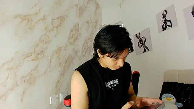 Snapshot of toji_luxxer chatting on January 6, 2026, 8:45 pm toji luxxer online show from January 6, 2026, 8:45 pm