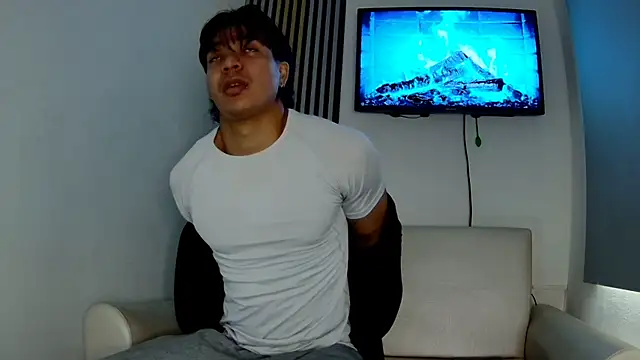 Snapshot of toji_luxxer chatting on January 13, 2026, 5:40 pm toji luxxer online show from January 13, 2026, 5:40 pm