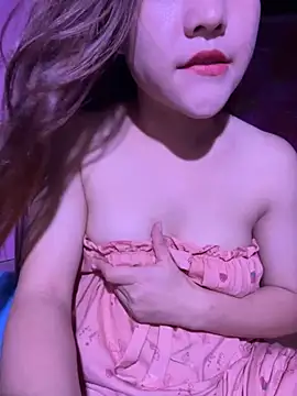 Trang-cute18 online show from September 26, 2025, 2:48 am