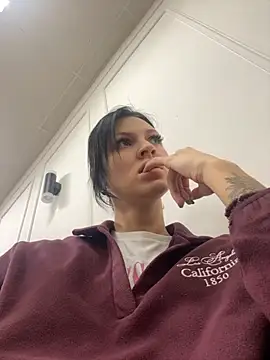 EmmaStarkk online show from October 17, 2025, 4:15 am