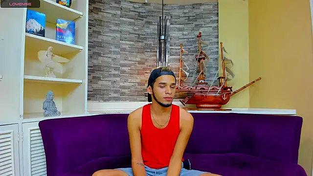 Juicy Creww online show from September 28, 2025, 9:47 am