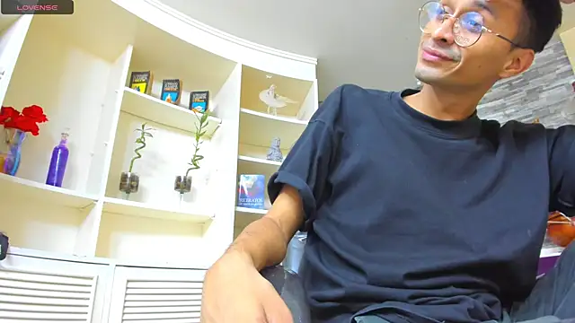 Juicy Creww online show from October 12, 2025, 9:19 am