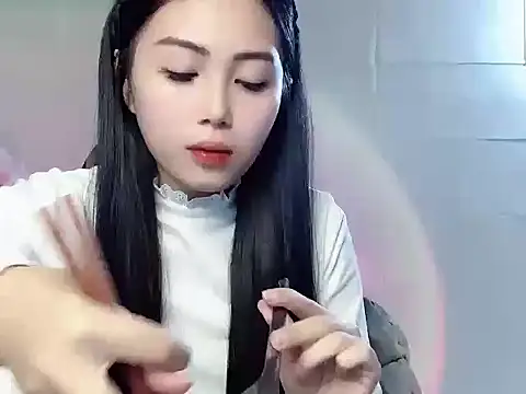 Lyly4757 online show from November 19, 2025, 2:17 pm