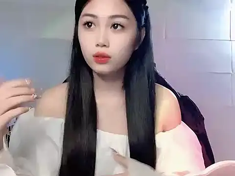 Lyly4757 online show from December 13, 2025, 10:15 pm