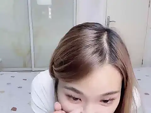 Snapshot of W-Sunflower chatting on October 27, 2025, 2:32 pm W-Sunflower online show from October 27, 2025, 2:32 pm