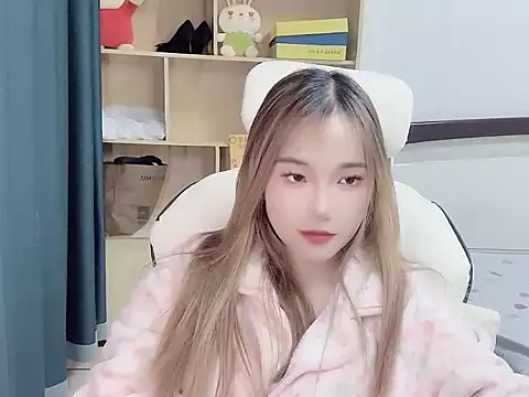 Snapshot of W-Sunflower chatting on November 24, 2025, 2:06 pm W-Sunflower online show from November 24, 2025, 2:06 pm