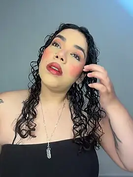 krisstenSantos online show from December 1, 2025, 11:59 am