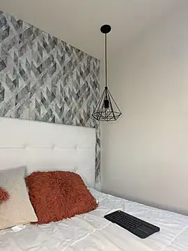 krisstenSantos online show from February 19, 2026, 1:29 pm