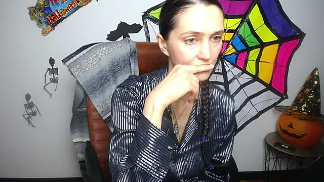 TayaFinch online show from October 31, 2025, 2:40 pm