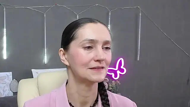 TayaFinch online show from April 4, 2026, 12:57 pm