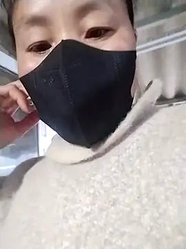 Snapshot of Emmyly_123 chatting on February 5, 2026, 12:04 am Emmyly 123 online show from February 5, 2026, 12:04 am