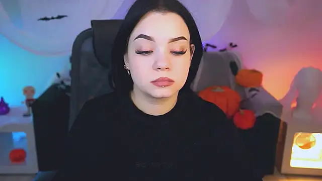 Snapshot of leslierowe_ chatting on October 19, 2025, 11:44 am leslierowe online show from October 19, 2025, 11:44 am