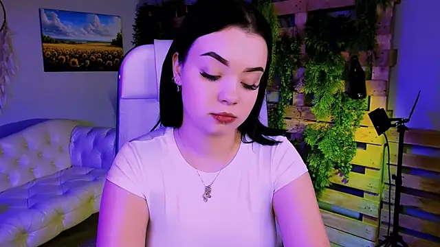 Snapshot of leslierowe_ chatting on October 24, 2025, 5:09 pm leslierowe online show from October 24, 2025, 5:09 pm