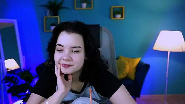 Snapshot of leslierowe_ chatting on November 4, 2025, 8:19 pm leslierowe online show from November 4, 2025, 8:19 pm