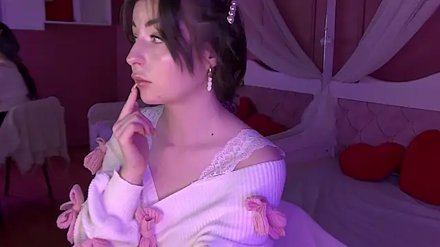 Snapshot of LilithLane chatting on January 19, 2026, 12:09 pm LilithLane online show from January 19, 2026, 12:09 pm