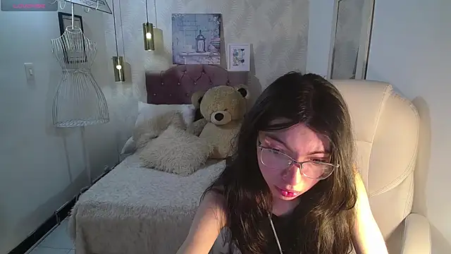 alllyson  online show from November 5, 2025, 7:47 pm