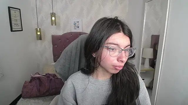 alllyson  online show from December 18, 2025, 8:04 pm