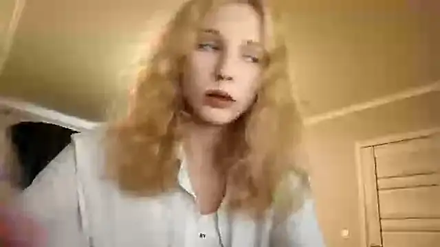 Fafa Fluff online show from September 30, 2025, 2:11 pm