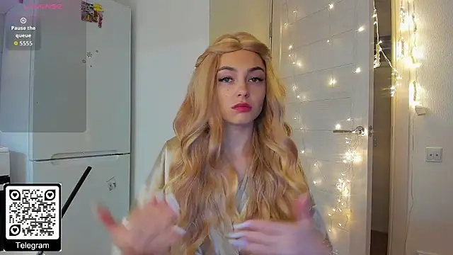 KristenHarrington online show from December 18, 2025, 1:17 pm